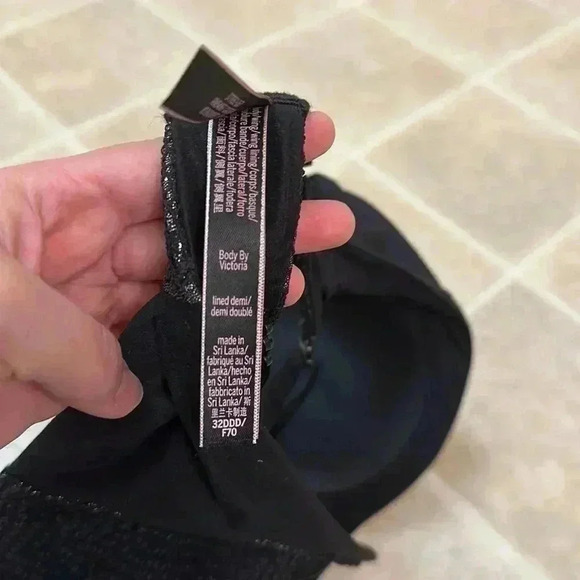 Victoria’s Secret - Picture 3 of 3